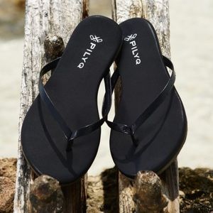 The PilyQ Solid Black Sandals